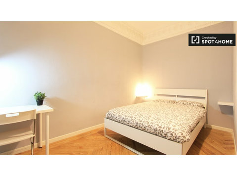 Quarto mobiliado em apartamento compartilhado em Salamanca,… - Aluguel