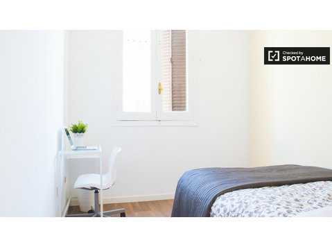 Great room in 9-bedroom apartment in Lavapiés, Madrid - Aluguel