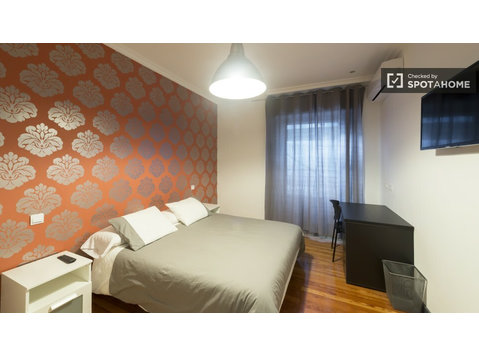Quarto histórico no apartamento 1shared em Puerta del Sol,… - Aluguel