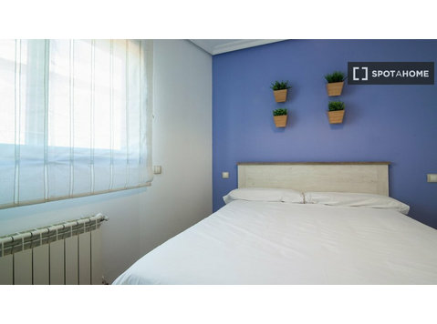 Riesiges Zimmer in einer 5-Zimmer-Wohnung in Delicias,… - Zu Vermieten