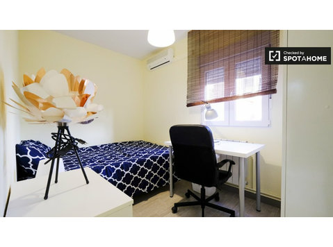 Huge room in shared apartment in Getafe, Madrid - For Rent
