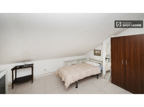 Ideales Zimmer in Wohngemeinschaft Villaviciosa de Odón,… - Zu Vermieten