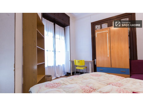 Ideal room in shared apartment in Chamberí, Madrid - For Rent