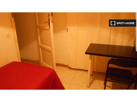 Ideales Zimmer in einer Wohngemeinschaft in Malasaña, Madrid - Zu Vermieten