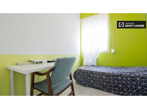 Ideal room in shared apartment in Puerta del Ángel, Madrid - Za iznajmljivanje