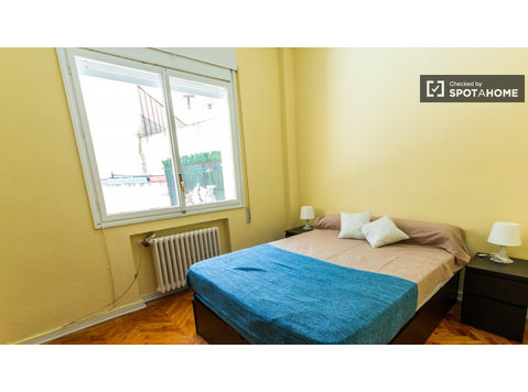 Quarto interior em apartamento de 5 quartos em Salamanca,… - Aluguel