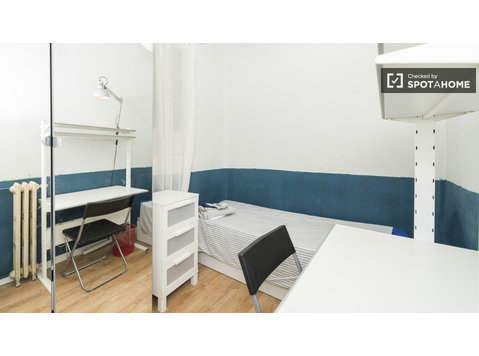 Interior room in shared apartment in Argüelles, Madrid -  வாடகைக்கு 