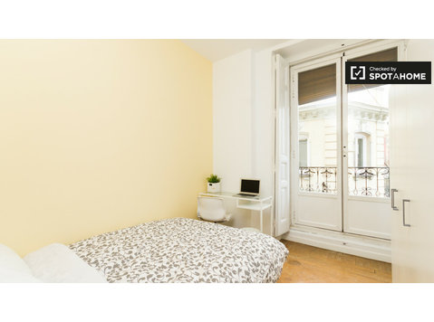 Habitación íntima en apartamento de 9 dormitorios en La… - Alquiler