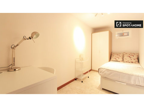 Einladendes Zimmer in 6-Zimmer-Wohnung in Guindalera, Madrid - Zu Vermieten