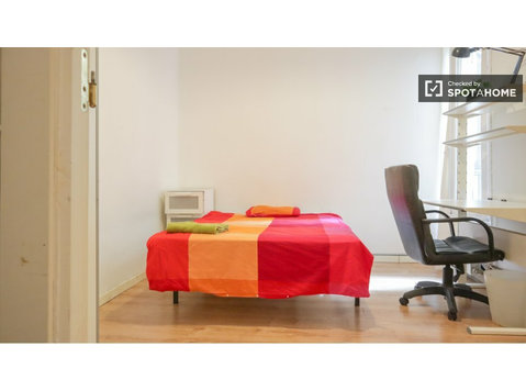 Inviting room in shared apartment in Argüelles, Madrid - 	
Uthyres