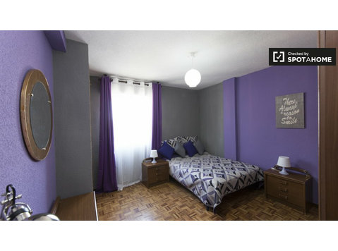Large room for rent, 5-bedroom apartment, Alcalá de Henares - Ενοικίαση