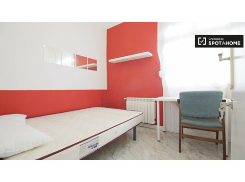 Grande quarto em apartamento compartilhado em Puerta del… - Aluguel