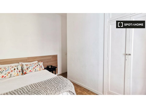 Light room in 4-bedroom apartment in Latina, Madrid - Til Leie