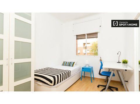 Light room in shared apartment, Atocha and Delicias, Madrid - Te Huur