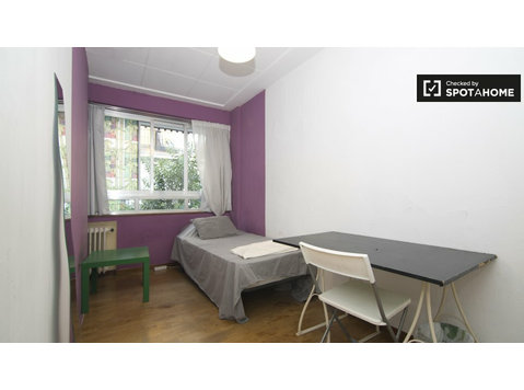 Lively room in 6-bedroom apartment in Chueca, Madrid - For Rent