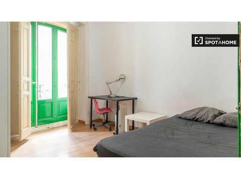 Quarto animado para alugar em um apartamento de 7 quartos… - Aluguel