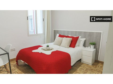 Lindo quarto para alugar em Delicias, Madrid - Aluguel