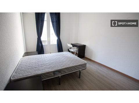 Schönes Zimmer in einer Wohngemeinschaft in Chamberí, Madrid - Zu Vermieten
