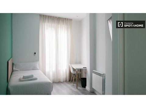Modernes Zimmer zu vermieten in Madrid Centro - Zu Vermieten