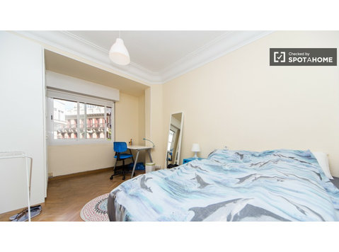 Nice room in 5-bedroom apartment in Guindalera, Madrid - برای اجاره
