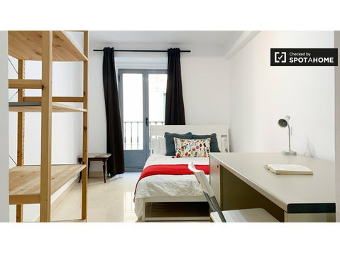 Habitación pintoresca en apartamento de 11 dormitorios en… - Alquiler