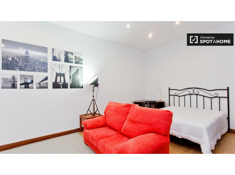 Quarto privado em apartamento compartilhado em Chamberí,… - Aluguel