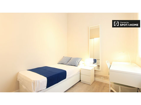 Sala relax in appartamento con 7 camere da letto a Atocha,… - In Affitto