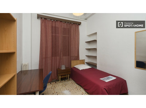 Salle de détente dans un appartement partagé à Malasaña,… - À louer