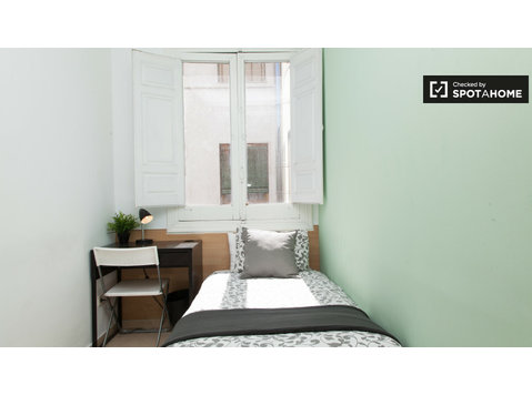 Salle de détente dans un appartement partagé à Puerta del… - À louer