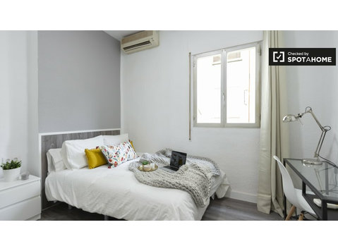 Quarto para alugar, apartamento de 4 quartos, Salamanca,… - Aluguel