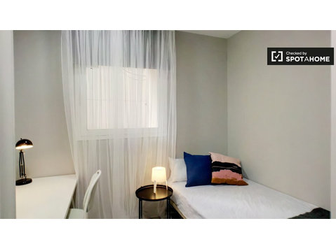 Room for rent 5-bedroom apartment Rios Rosas/Cuatro Caminos - Aluguel