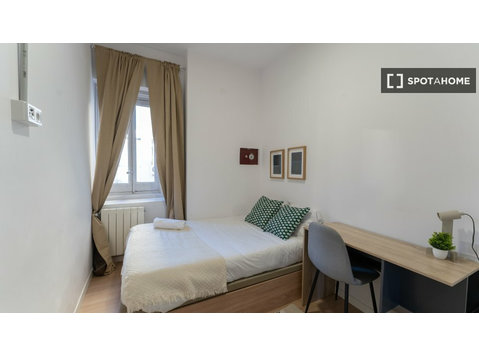Aluga-se quarto num apartamento de 10 quartos em Salamanca,… - Aluguel