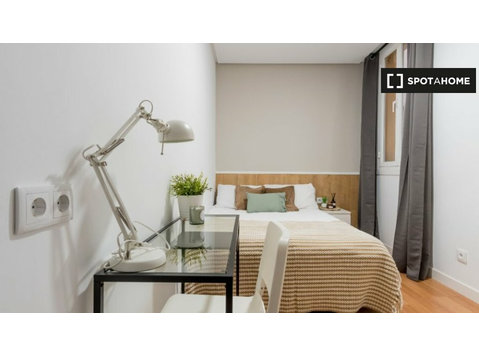 Room for rent in 11-bedroom apartment in Madrid - 	
Uthyres