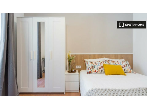 Zimmer zu vermieten in 11-Zimmer-Wohnung in Madrid - Zu Vermieten