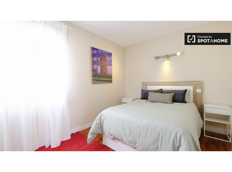 Madrid Tetuán'da 12 yatak odalı kiralık daire - Kiralık