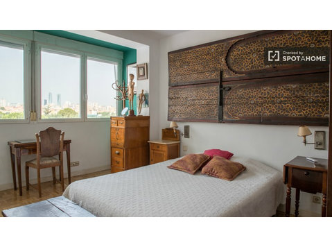 Chambre à louer dans un appartement de 2 chambres à Madrid - À louer