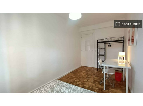 Zimmer zu vermieten in 2-Zimmer-Wohnung in Madrid - Zu Vermieten