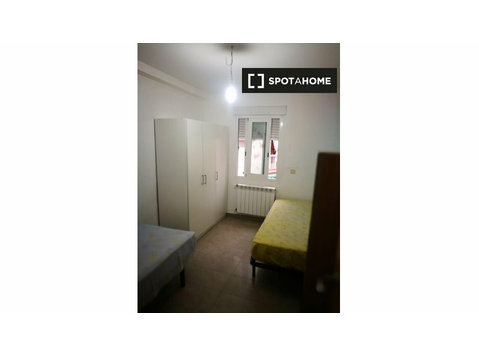 Puerta Bonita'da 2 yatak odalı dairede kiralık oda - Kiralık