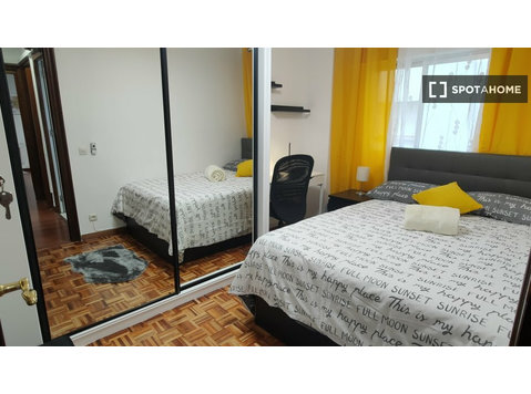 Alcalá De Henares'de 3 yatak odalı dairede kiralık oda - Kiralık