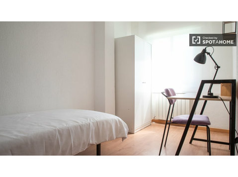 Room for rent in 3-bedroom apartment in Getafe, Madrid - 空室あり