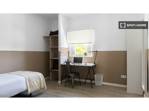 Quarto para alugar em apartamento de 3 quartos em Getafe,… - Aluguel
