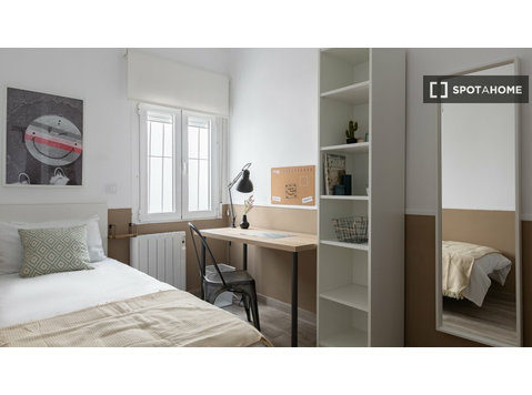 Chambre à louer dans un appartement de 3 chambres à Getafe,… - À louer