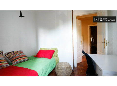 Zimmer zu vermieten in 3-Zimmer-Wohnung in Hortaleza, Madrid - Zu Vermieten