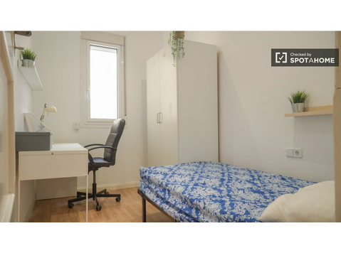 Madrid 3 yatak odalı dairede kiralık oda - Kiralık