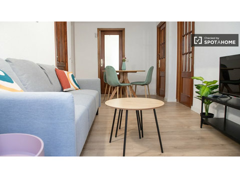 Zimmer zu vermieten in 3-Zimmer-Wohnung in Madrid - Zu Vermieten