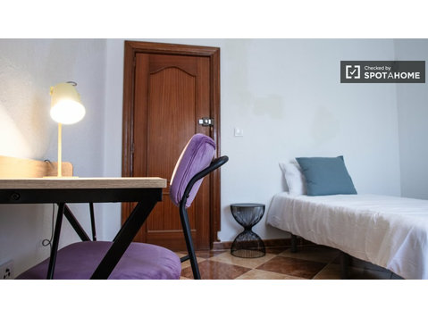 Madrid 3 yatak odalı dairede kiralık oda - Kiralık