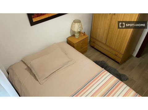 Zimmer zu vermieten in 3-Zimmer-Wohnung in Móstoles, Madrid - Zu Vermieten