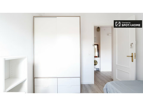 Room for rent in 3-bedroom apartment in Puerta del Angel - برای اجاره
