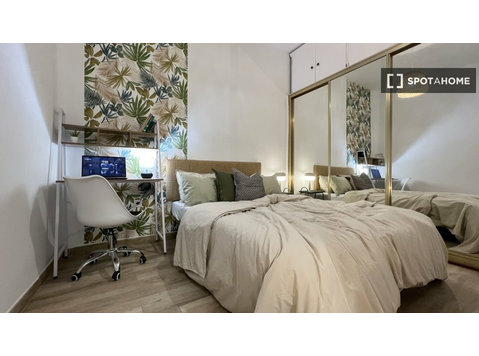 San Diego, Madrid'de 3 yatak odalı dairede kiralık oda - Kiralık