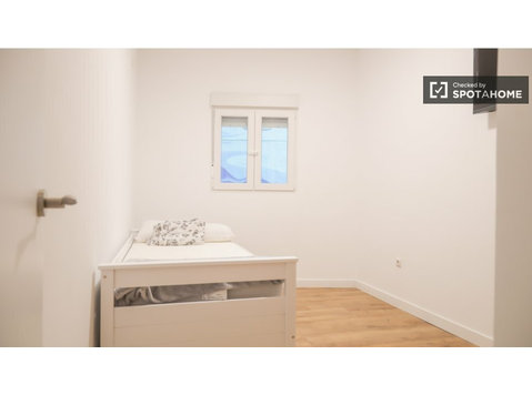 Aluga-se quarto em apartamento de 3 quartos em Simancas,… - Aluguel